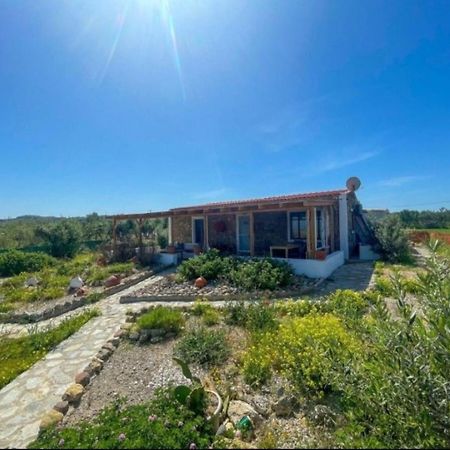 Kenny'S Villa Мастіхарі Екстер'єр фото