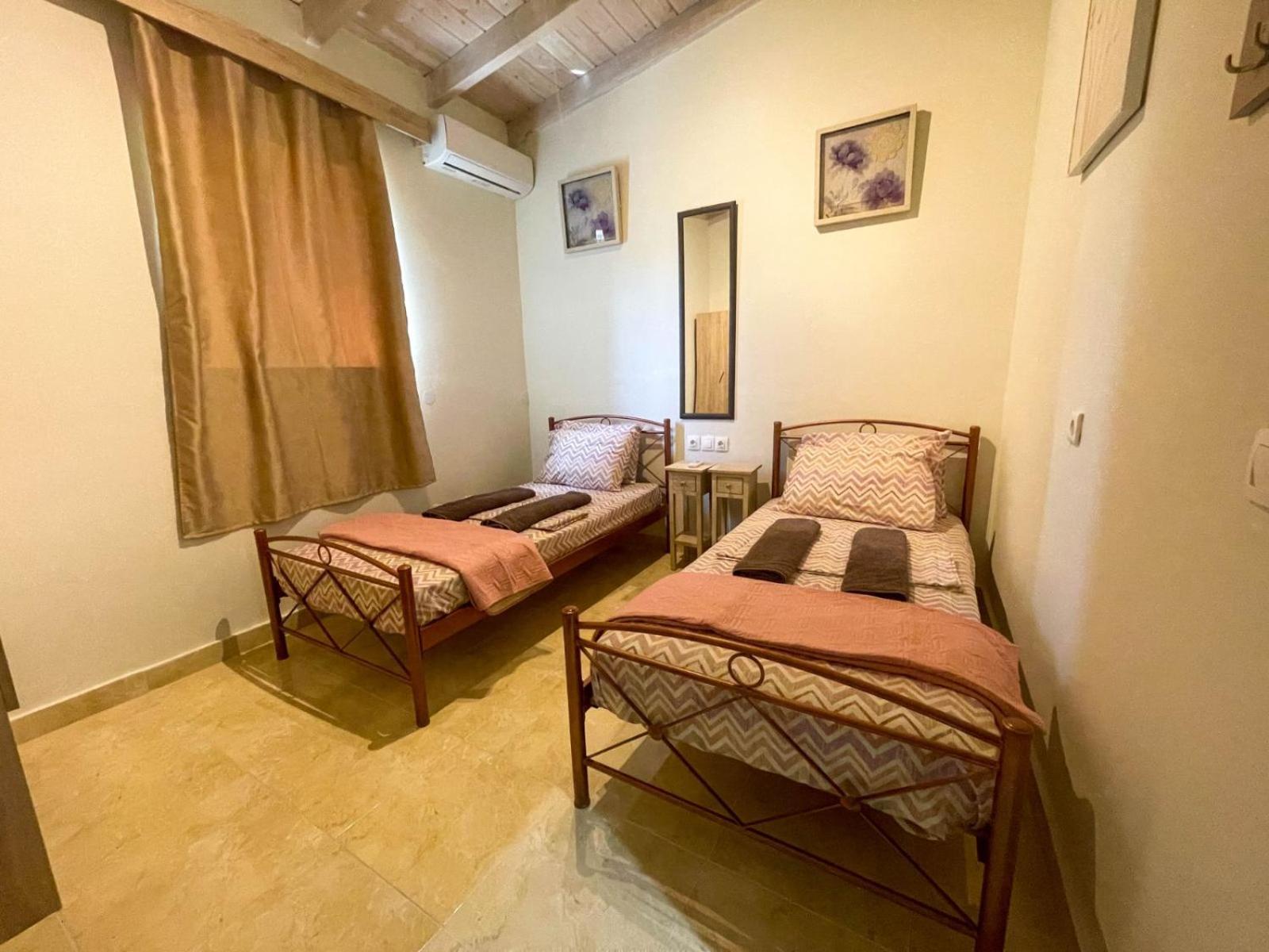 Kenny'S Villa Мастіхарі Екстер'єр фото