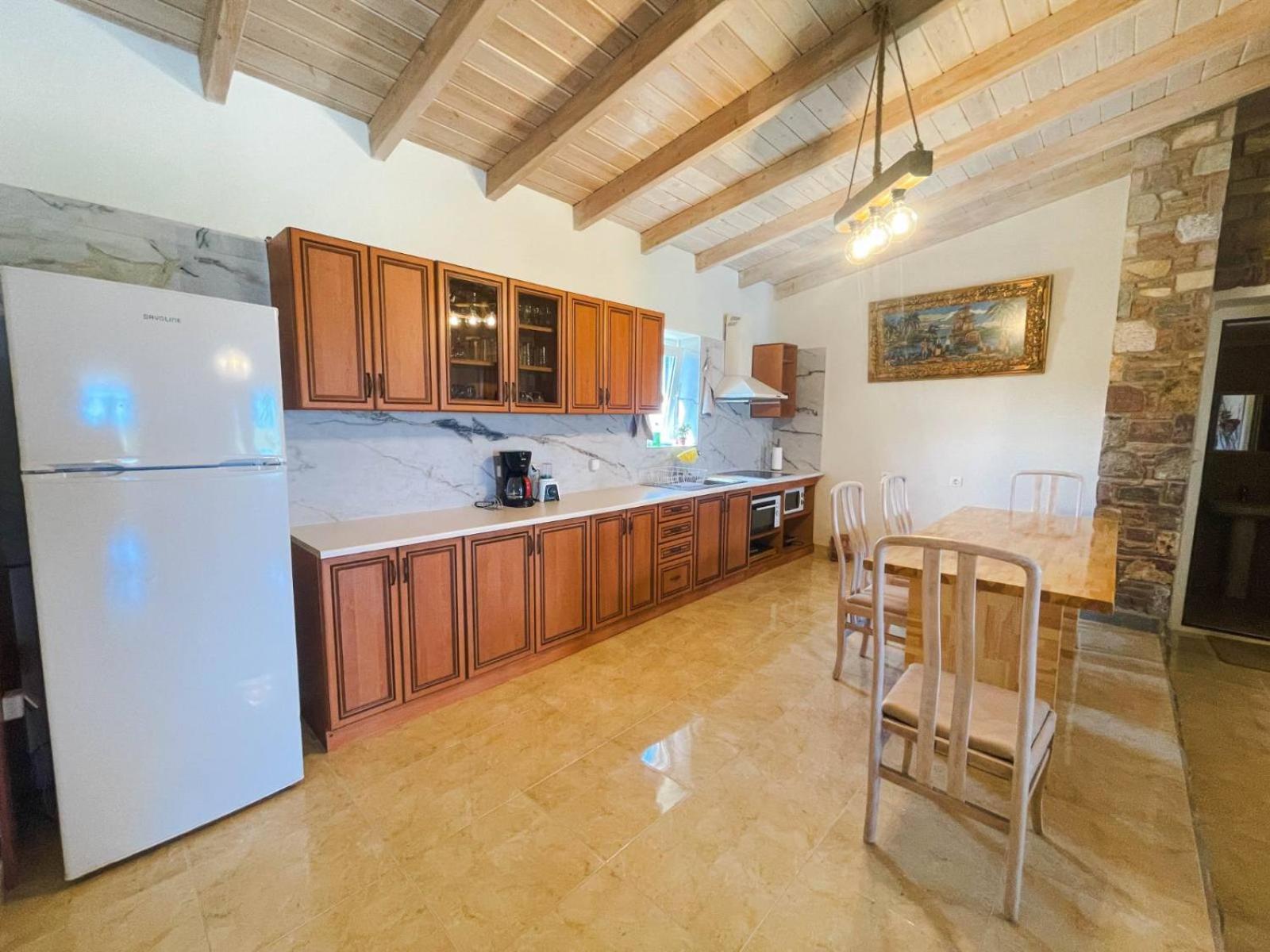 Kenny'S Villa Мастіхарі Екстер'єр фото